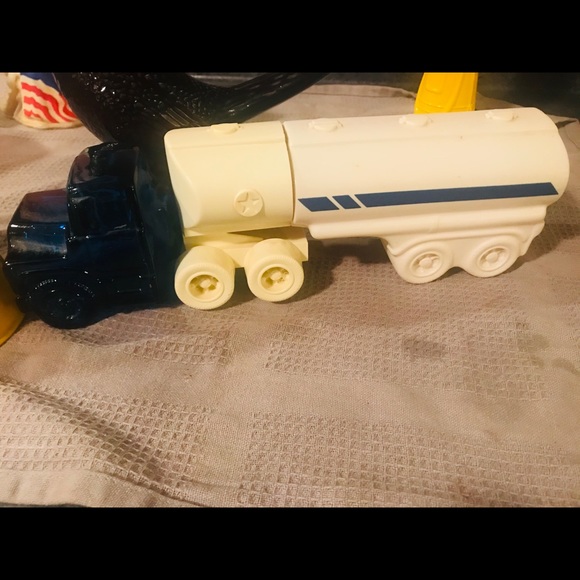 Vintage Avon Decanters - Picture 7 of 8